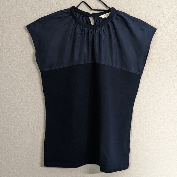 Liz Claiborne top blouse navy blue, high round neckline, sleeveless, size PM - Picture 3 of 10